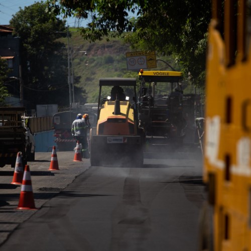 Volta Redonda: trecho da Rodovia dos Metalúrgicos começa a receber novo asfalto